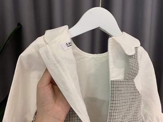 Váy kẻ nơ đỏ