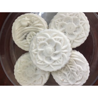 Bánh in bột nếp nhân dừa non