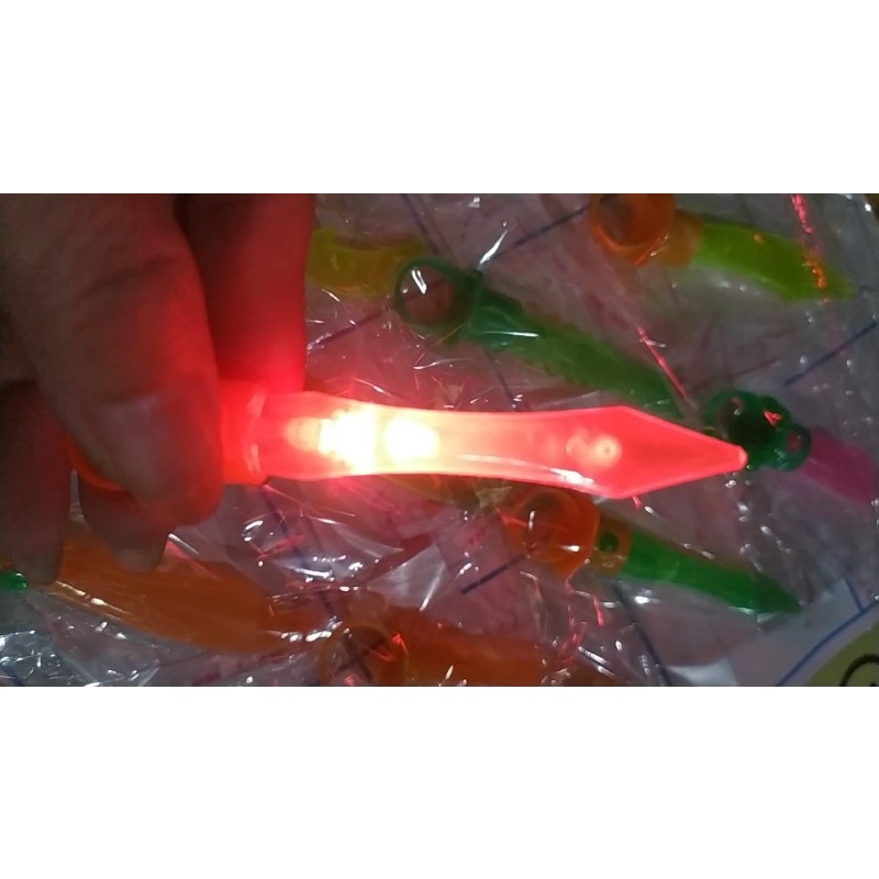 Vỉ 20 chiếc nhẫn kèm đồ chơi phát sáng