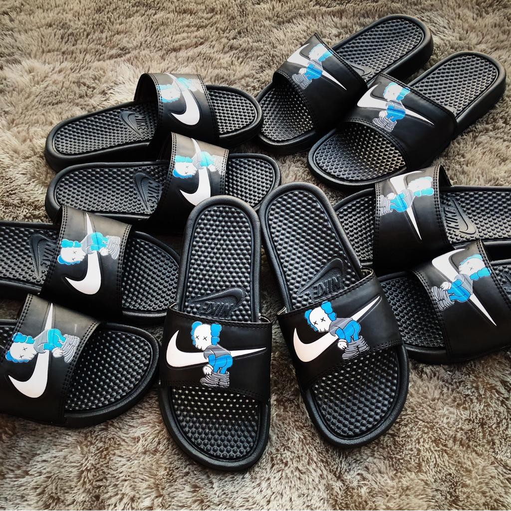 Dép Sandal Nike Benassi X Kaws Chính Hãng Cho Nam Nữ