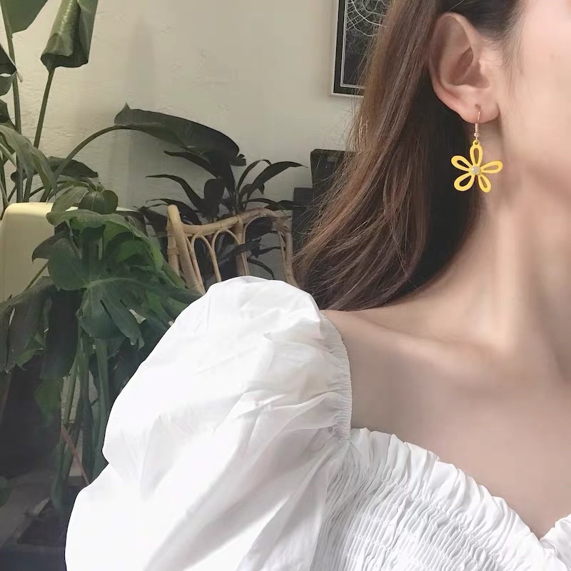 Bông tai xi mạ hoa cúc xinh xắn