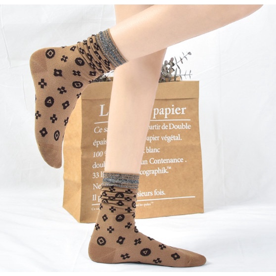 Vớ Tất Họa Tiết cổ cao Nam Nữ phong cách trẻ trung, năng động.