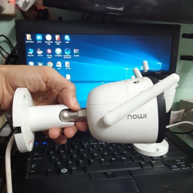 Camera cũ và mới.
