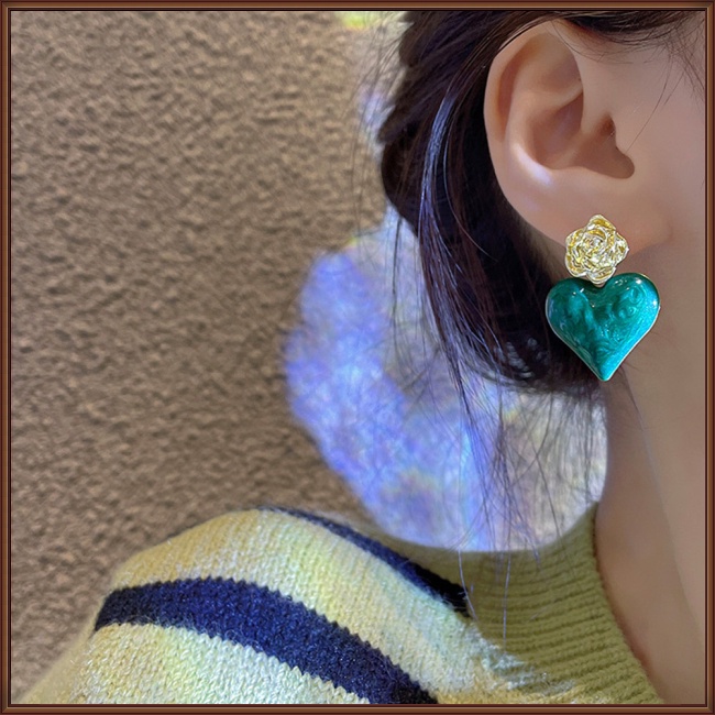 Đôi Khuyên Tai Hình Trái Tim Đính Hoa Hồng Thanh Lịch Dành Cho Nữ