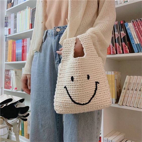 TÚI XÁCH HOẠ TIẾT MẶT CƯỜI CHẤT LIỆU LEN YAOH, CROCHET SHOULDER BAG