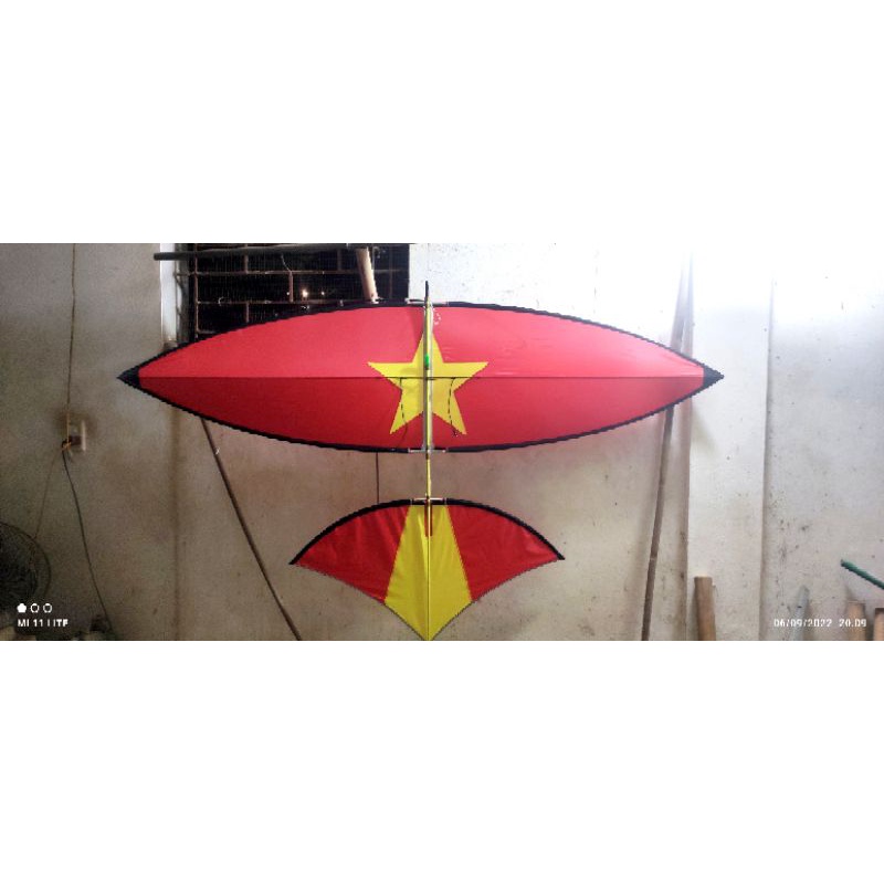 Diều cacbon Cờ Đỏ Sao Vàng, XXX 2m vải riptop full rỗng. Tặng 2 nan dự phòng