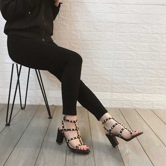 Sandal valentino tán đinh