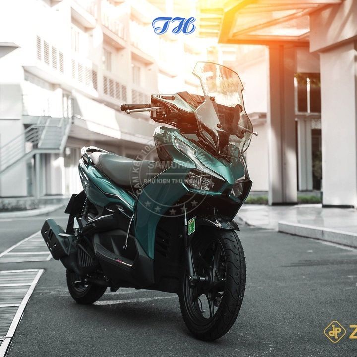 Kính Chắn Gió Air Blade 2021 2022 phong cách Touring chính hãng zhipat
