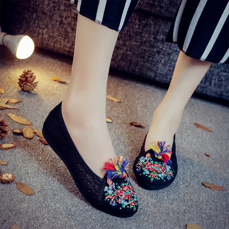 Giày lưới thêu tua rua