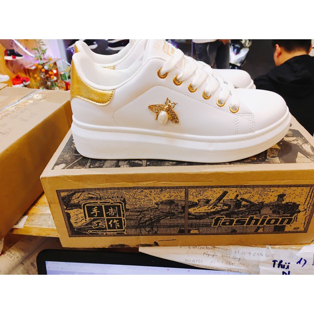 Giày sneaker độn đế trắng | con ong vàng