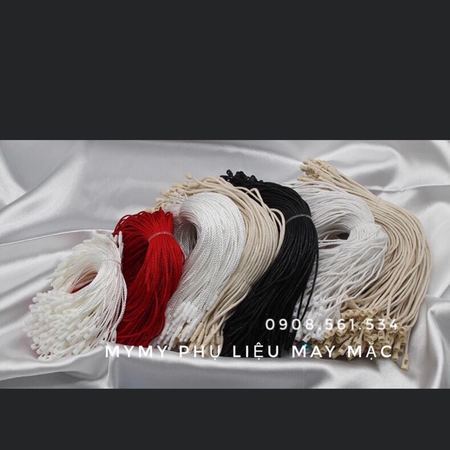 Dây treo nhãn mác quần áo