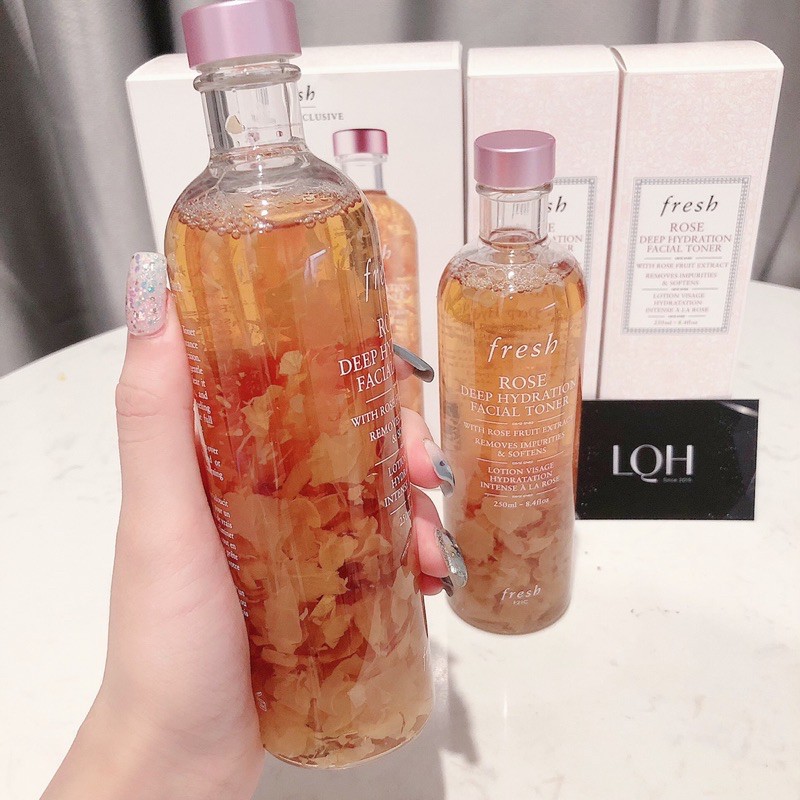 Nước hoa hồng Fresh Rose Deep Hydration Facial Toner 250ml cánh hoa hồng