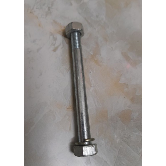 Óc xỏ ngang treo máy hay treo lòng xe Wave.