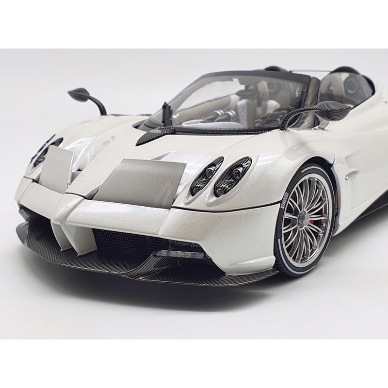 Xe Mô Hình Pagani Huyara 1:18 LCD ( Trắng)