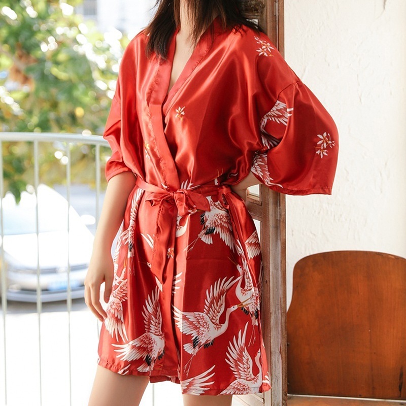 Áo choàng tắm kiểu kimono thiết kế quyến rũ cho phù dâu
 | BigBuy360 - bigbuy360.vn