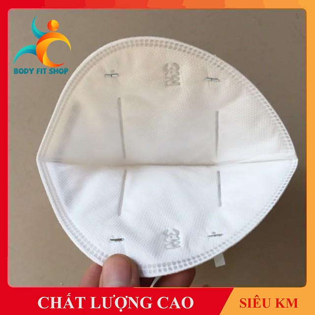 Một cái khẩu *** trang 3M 9001V có van lọc khí. Ngăn bụi mịn. Đã được kiểm nghiệm chất lượng | BigBuy360 - bigbuy360.vn