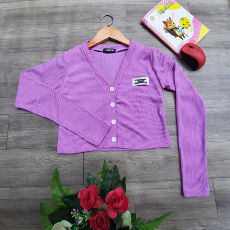 áo croptop tay dài đính cúc