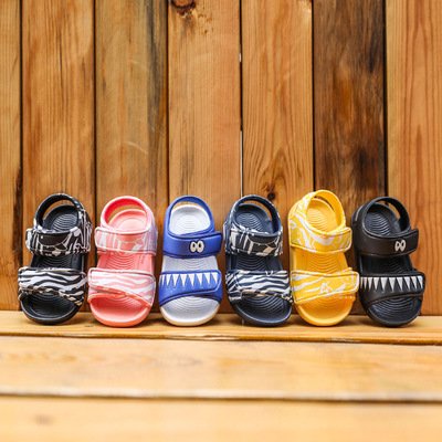 Dép sandal Disney siêu nhẹ siêu êm cho bé trai bé gái kiểu dáng ngộ nghĩnh chống trơn trượt an toàn cho bé
