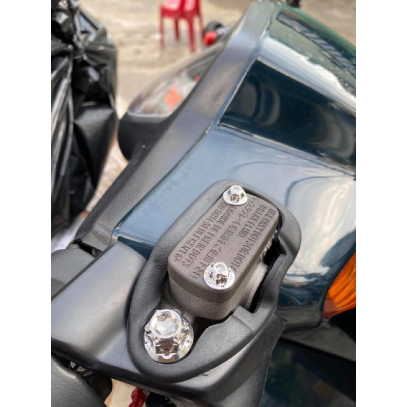 Ốc inox salaya 4Li nắp dầu tay thắng, cho các loại xe