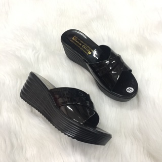 Dép lê nữ đế xuồng  bánh mì cho mẹ trung tuổi dễ đi đen bóng