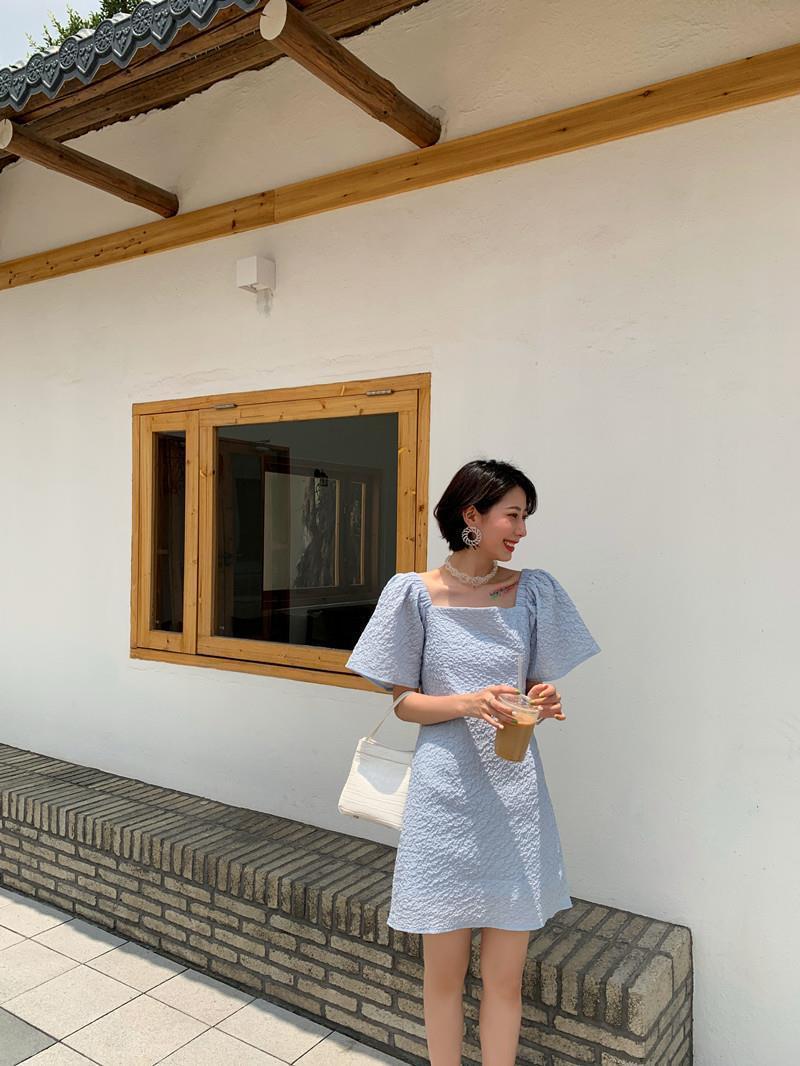 Đầm cổ vuông tay ngắn họa tiết thời trang cho nữ | BigBuy360 - bigbuy360.vn