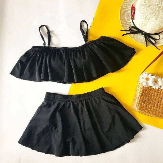 Bikini bèo trễ vai đen váy xòe