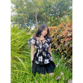 Romántico- áo peplum hoa hoạ tiết trắng đen