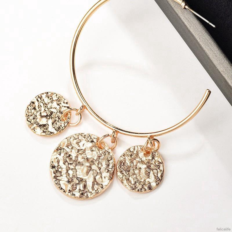 Hoa tai dáng tròn phong cách retro