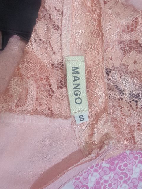 Áo dài cách tân ren phối chân váy xếp ly