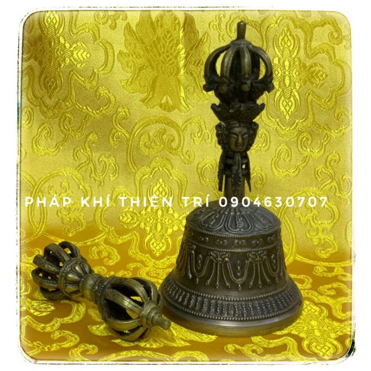Chuông chầy ,chuông gió Nepal bằng đồng ,loại đẹp , âm thanh ngân vang . Bộ gồm1 chuông và 1chầy kim cang 5 hoặc 9 chấu.