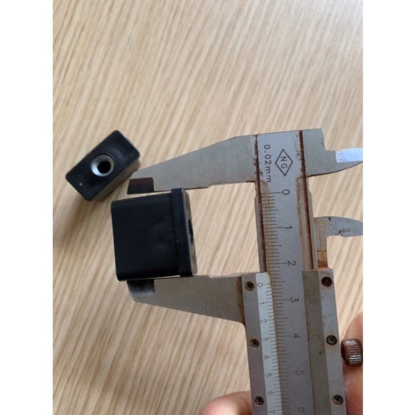 Nút chân 13x26 êcu 6