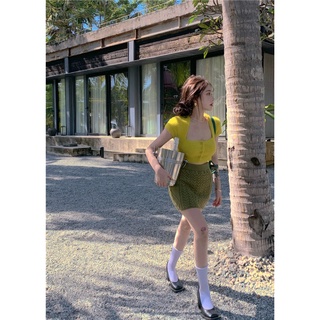 Áo len croptop và chân váy len ôm thời trang