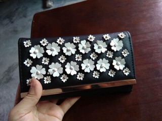 Ví New Look gắn hoa nổi!!