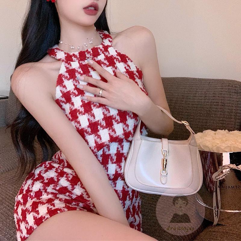 Đầm Dáng Ôm Sát Nách Cổ Yếm Khoét Lỗ Đính Đá Lấp Lánh