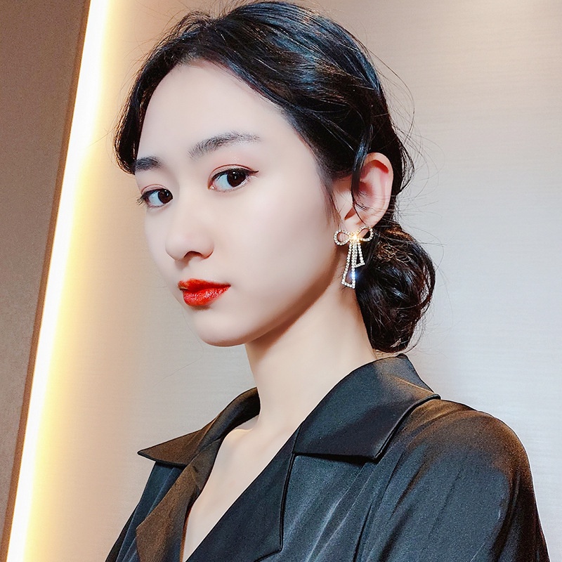 Bông Tai Hình Nơ Đính Kim Cương Giả Lấp Lánh