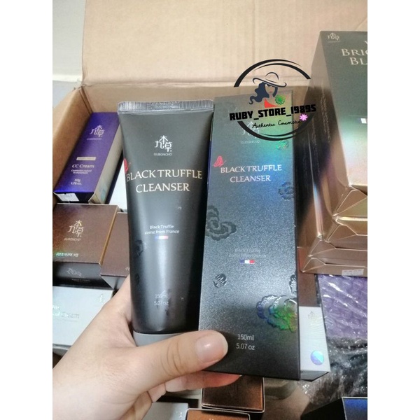 SỮA RỬA MẶT NẤM ĐEN UGB THẢI ĐỘC HÀN QUỐC - GUBONCHO BLACK TRUFFLE CLEANSER | BigBuy360 - bigbuy360.vn