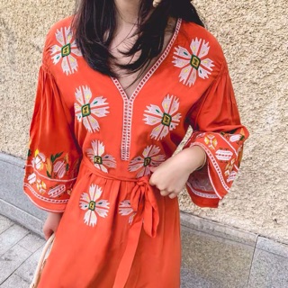 Đầm thêu dài