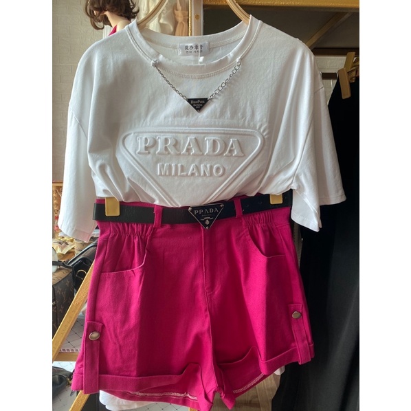 áo phông prada kèm xích