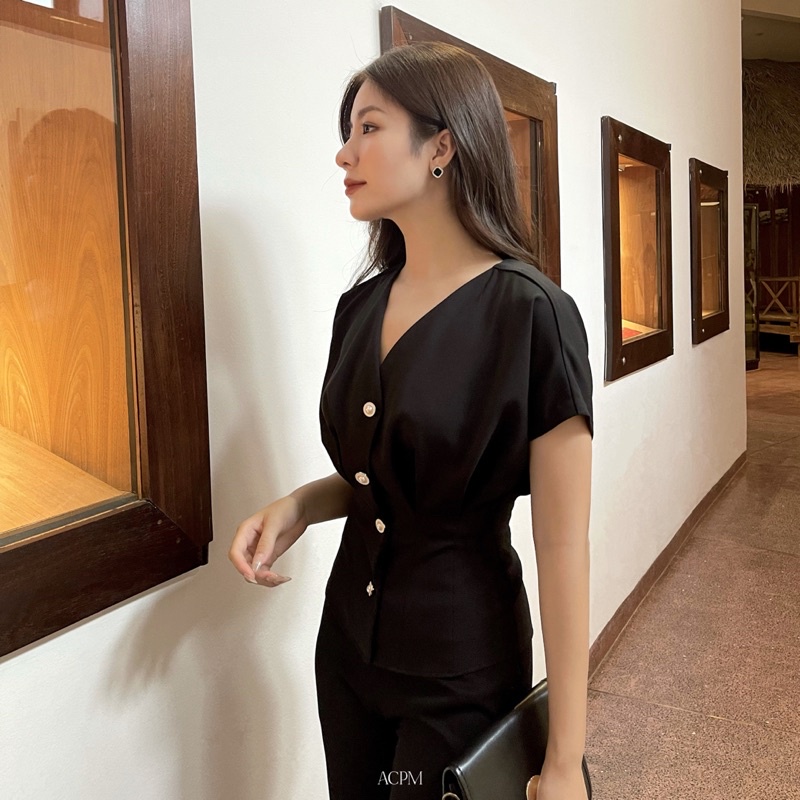 Sonia Blouse / Áo sơ mi cổ tim may chiết eo