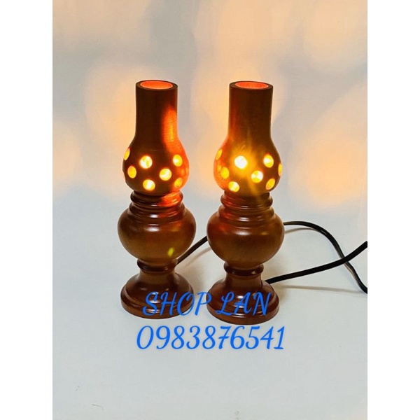 Đèn bàn thờ điện cây dầu gỗ tràm đỏ 1 cặp tặng kèm 2 bóng đèn.