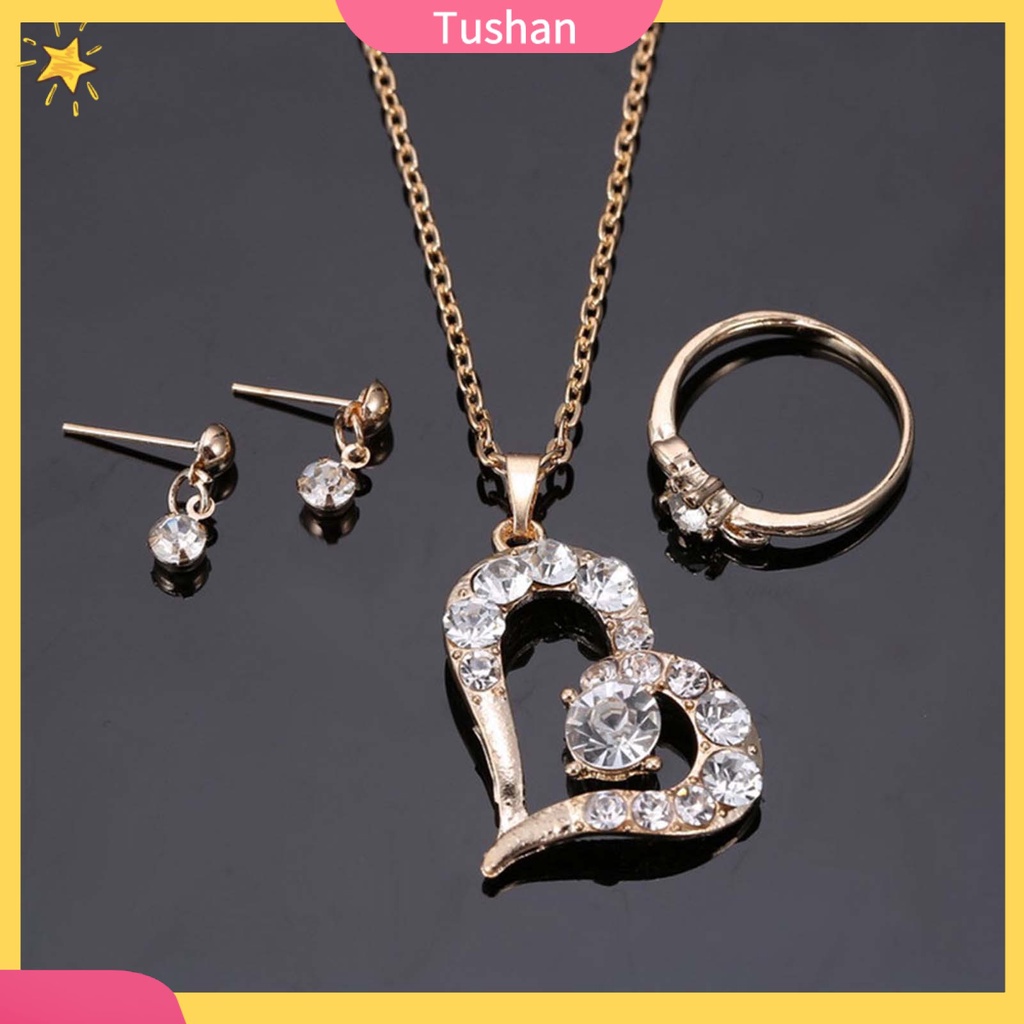 Bộ nữ trang gồm vòng cổ mặt trái tim bông tai và nhẫn đính đá pha lê sang trọng