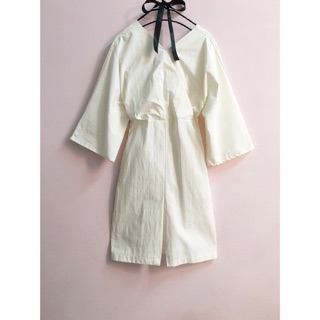 Đầm body cổ vạt chéo