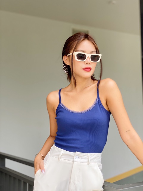 Áo croptop viền ren