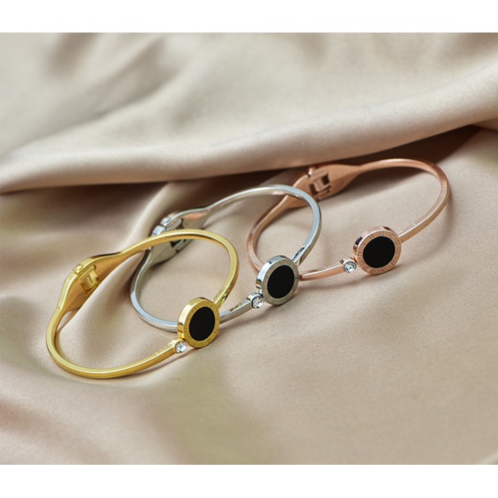 Vòng tay nữ titan cao cấp có mặt la mã siêu đẹp, bền màu, hợp thời trang