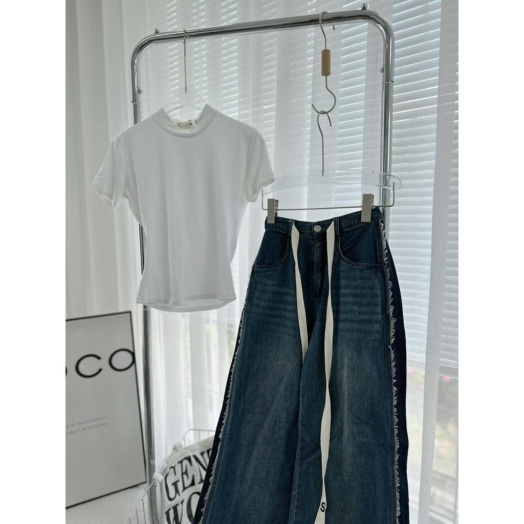 SET ÁO TRẮNG + QUẦN JEAN SUÔNG WAS DÂY RÚT DÀI TƯA 2 BÊN (TH)