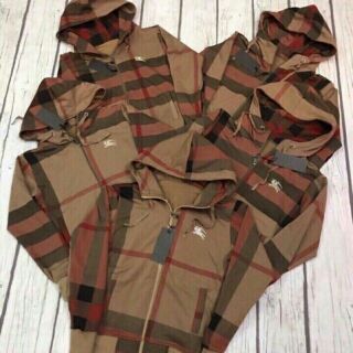 Áo chống nắng burberry