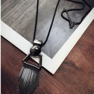 Vòng cổ dài cá tính .