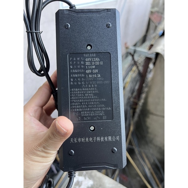 sạc xe điện 48v 12ah chân tròn to 1 kim loại tốt