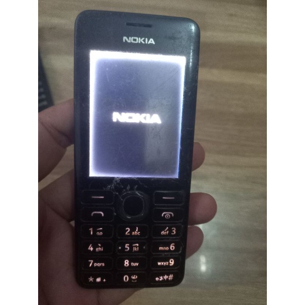 Điện thoại Nokia 206 màn viền trắng xung quanh