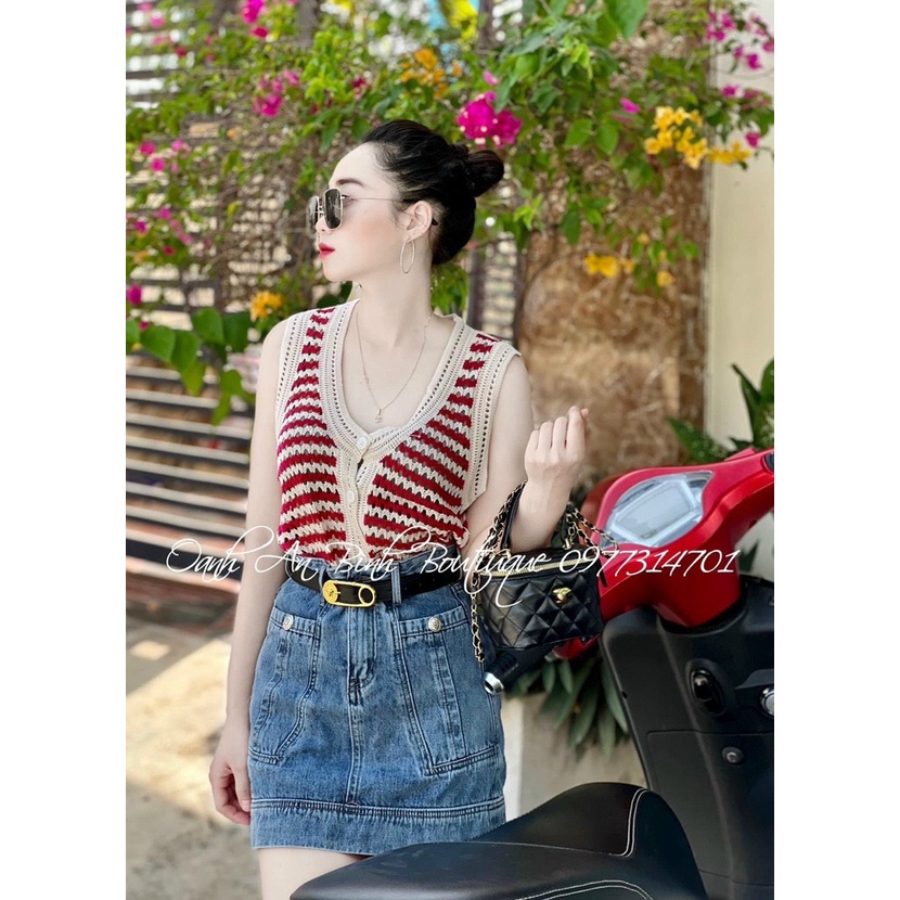 Áo gile len lưới kẻ ngang khuy dọc